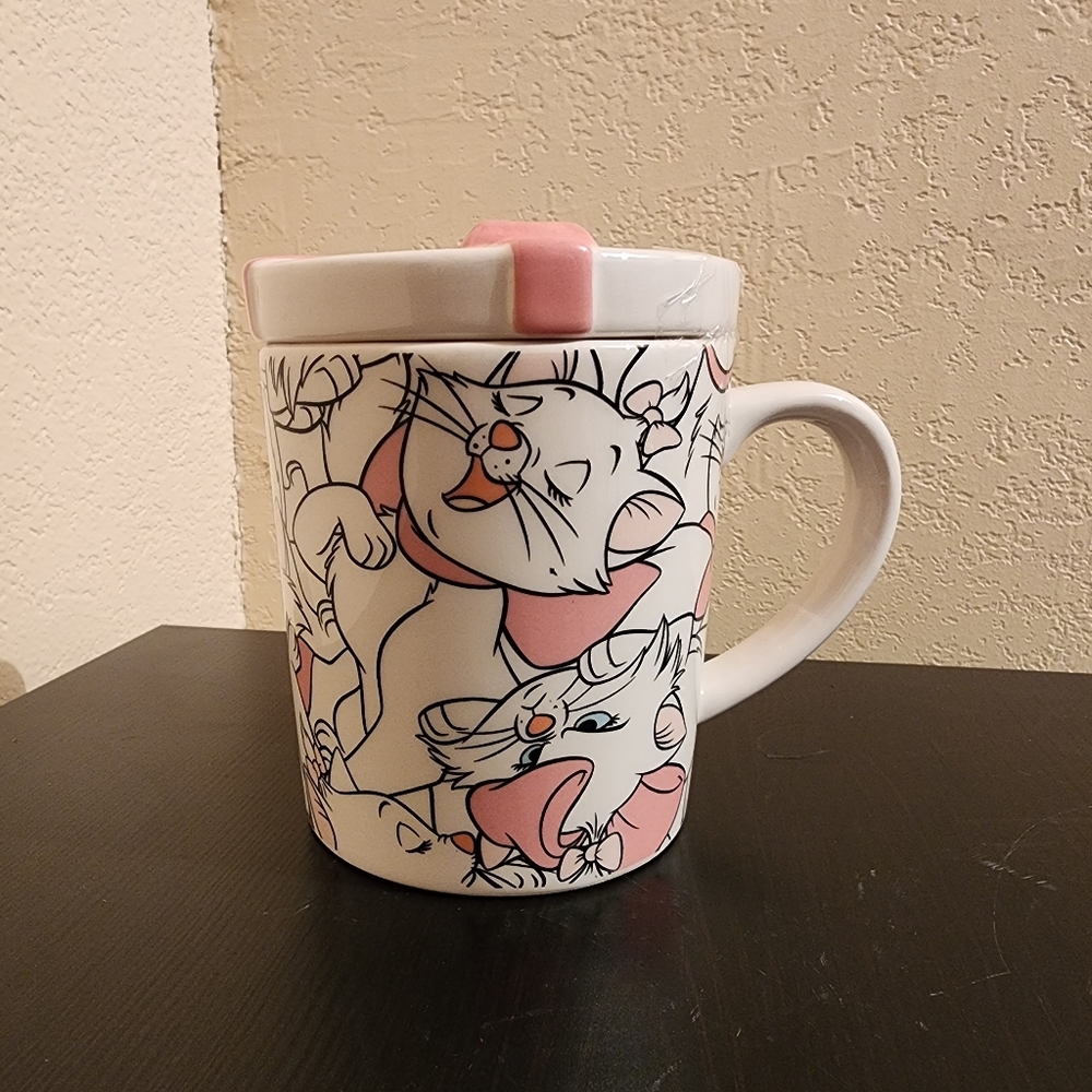 Disney's Aristocats Marie mug. With lid.